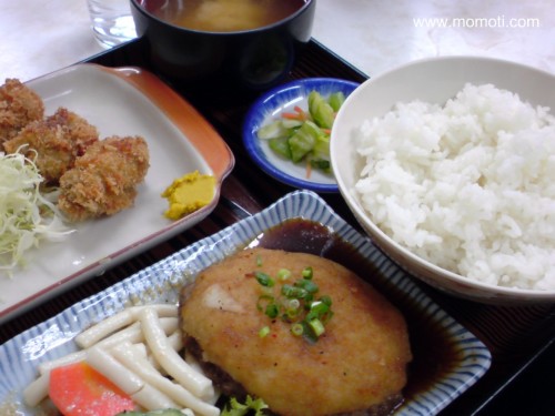 御徒町食堂のおろしハンバーグ定食＋カキフライ。